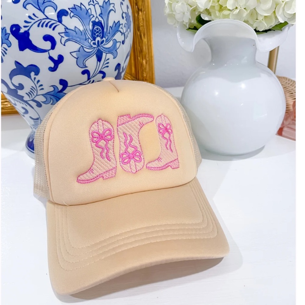 Women’s trucker hat
